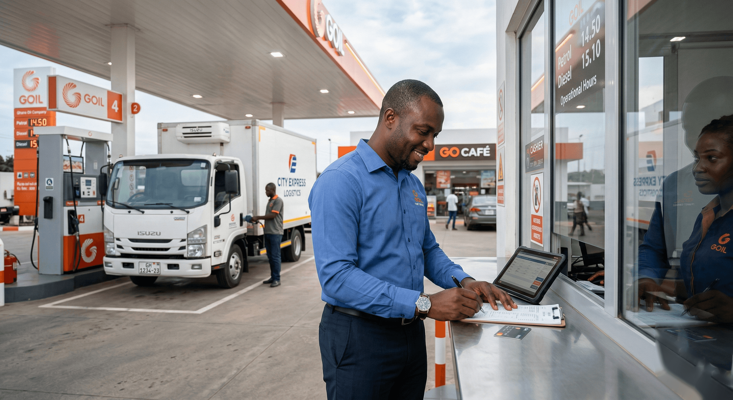 Responsable écrivant sur un formulaire au comptoir d'une station-service